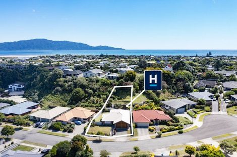 Photo of property in 10 Leanne Way, Waikanae Beach, Waikanae, 5036