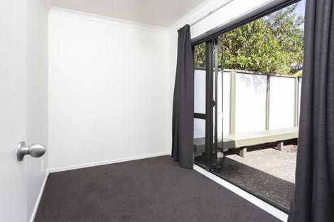 Photo of property in 4 Cliff View Drive, Green Bay, Auckland, 0604
