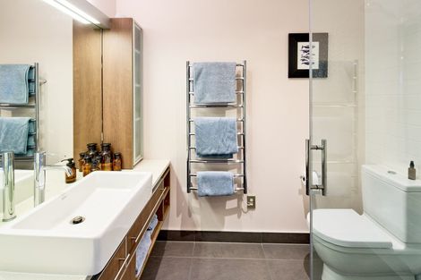 Photo of property in Patent 326 Apartments, 404s/326 Evans Bay Parade, Hataitai, Wellington, 6021