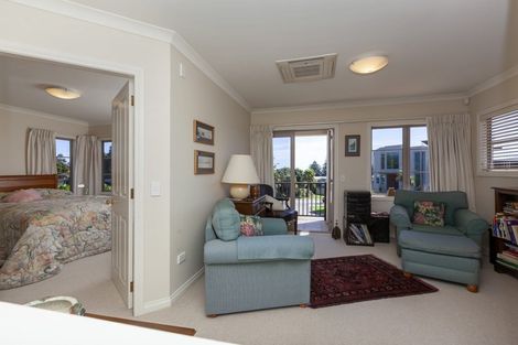 Photo of property in 136 Renown Road, Raumati South, Paraparaumu, 5032