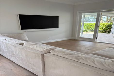 Photo of property in 43a Pohutukawa Avenue, Red Beach, 0932