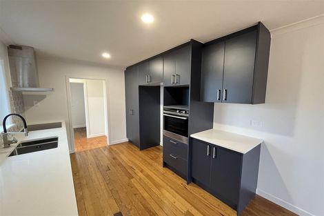 Photo of property in 71 Archibald Road, Kelston, Auckland, 0602