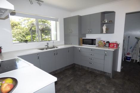 Photo of property in 7b John Guthrie Place, Merrilands, New Plymouth, 4312