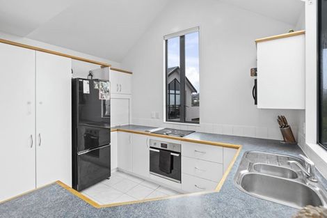 Photo of property in 2/4 Idyll Place, Northcross, Auckland, 0632