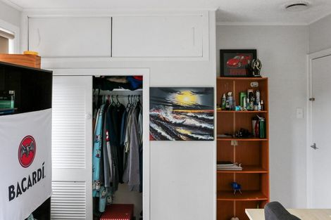 Photo of property in 1 Marewa Street, Te Atatu South, Auckland, 0610