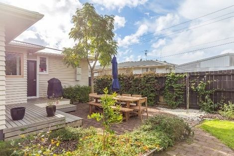 Photo of property in 177 Beach Haven Road, Beach Haven, Auckland, 0626