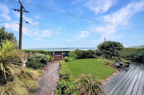 Photo of property in 123 Marine Parade, Eastbourne, Lower Hutt, 5013