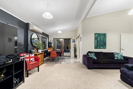 Photo of property in 100 Heta Road, Highlands Park, New Plymouth, 4312