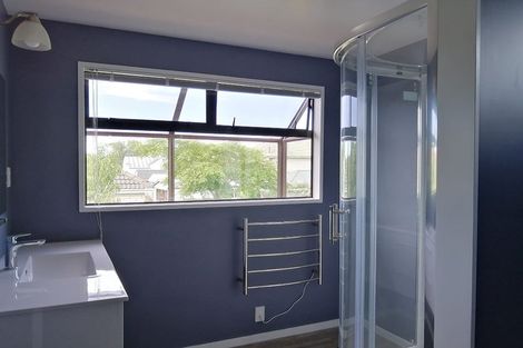 Photo of property in 1/124 Hamilton Avenue, Ilam, Christchurch, 8041