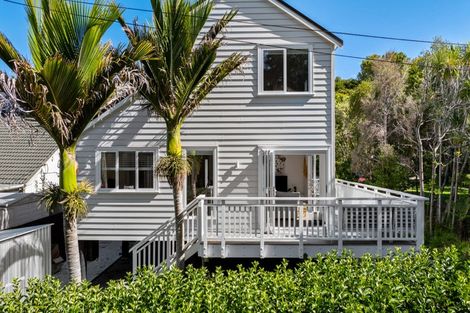Photo of property in 32a Sandown Road, Rothesay Bay, Auckland, 0630