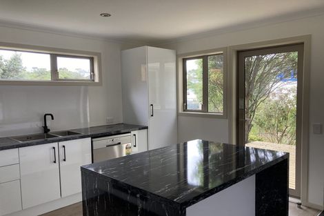 Photo of property in 4 Miles Crescent, Newlands, Wellington, 6037