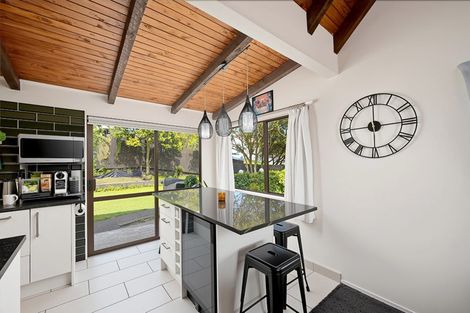 Photo of property in 2 Raelene Place, Massey, Auckland, 0614
