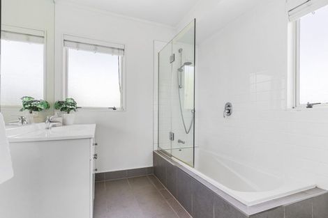 Photo of property in 2/27 Sorrel Crescent, Bucklands Beach, Auckland, 2012