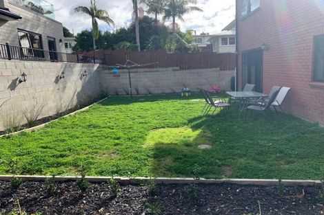 Photo of property in 3a Crystal Avenue, Glendene, Auckland, 0602