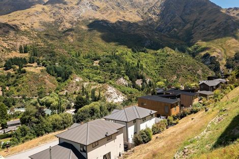 Photo of property in 2/4 Redfern Terrace, Arthurs Point, Queenstown, 9371