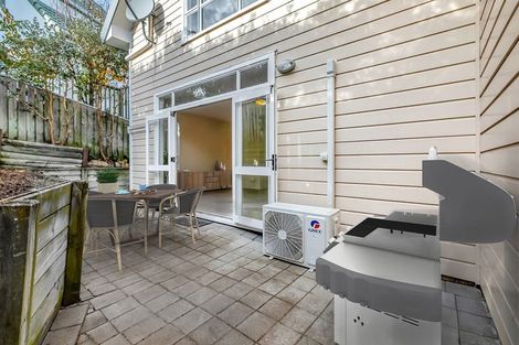 Photo of property in 4b The Quadrant, Miramar, Wellington, 6022