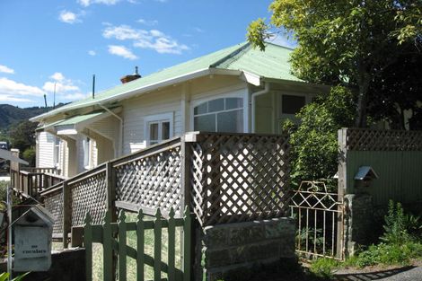 Photo of property in 25 Wellington Street, Nelson South, Nelson, 7010