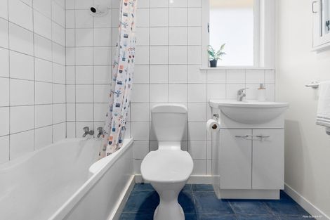 Photo of property in 19 Kelwyn Road, Kelston, Auckland, 0602