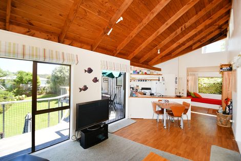 Photo of property in 6 Hillside Crescent, Leigh, 0985