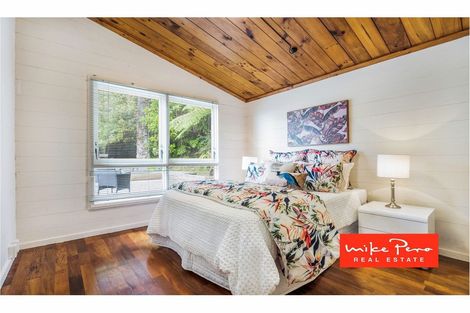 Photo of property in 230 Atkinson Road, Titirangi, Auckland, 0604