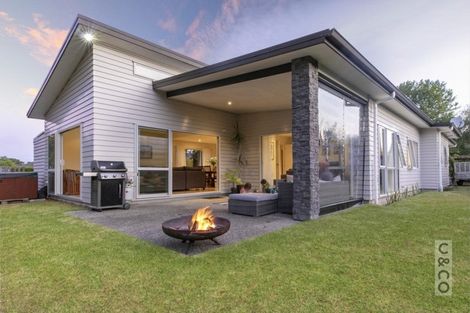 Photo of property in 12 Crabb Fields Lane, Riverhead, 0820