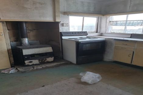 Photo of property in 52 Railway Street, Eltham, 4322