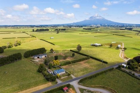 Photo of property in 323 Hunter Road, Eltham, Hawera, 4673