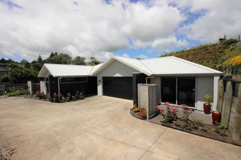 Photo of property in 17a Heta Road, Highlands Park, New Plymouth, 4312