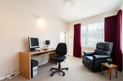 Photo of property in 25 Lyndhurst Road, Tawa, Wellington, 5028