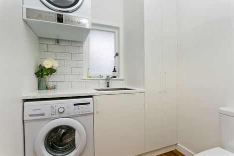 Photo of property in 1/58 Hillcrest Avenue, Hillcrest, Auckland, 0627