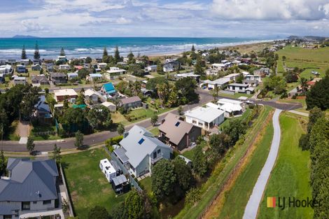 Photo of property in 5 Ian Place, Waihi Beach, 3611