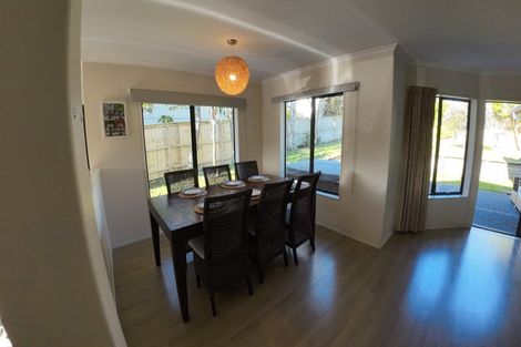 Photo of property in 5 Waimanu Bay Drive, Te Atatu Peninsula, Auckland, 0610