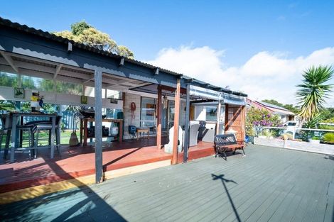 Photo of property in 2/3 Cezanne Place, New Lynn, Auckland, 0600