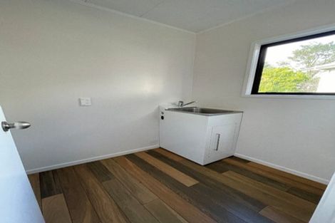 Photo of property in 2/1 Landsdale Place, Massey, Auckland, 0614