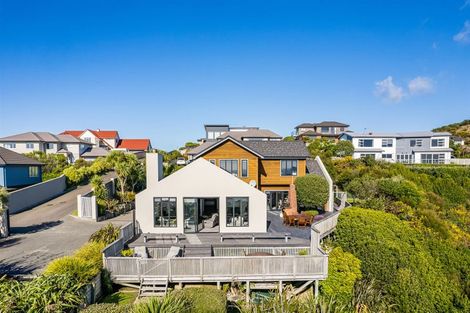 Photo of property in 16 Kahurangi Heights, Aotea, Porirua, 5024