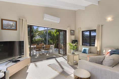 Photo of property in 1043b Papamoa Beach Road, Papamoa Beach, Papamoa, 3118