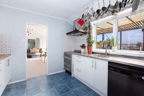 Photo of property in 2/11 Mervyn Place, Plimmerton, Porirua, 5026