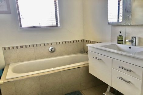 Photo of property in 46 Marendellas Drive, Bucklands Beach, Auckland, 2014