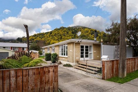 Photo of property in 38 Devon Street, Picton, 7220