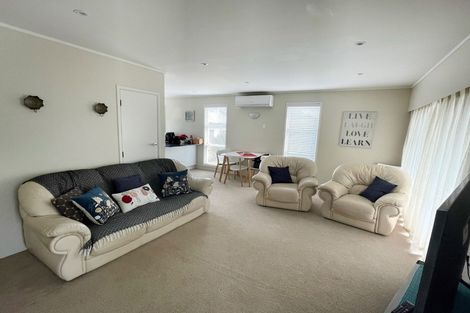 Photo of property in 2/2 Pine Terrace, Howick, Auckland, 2014