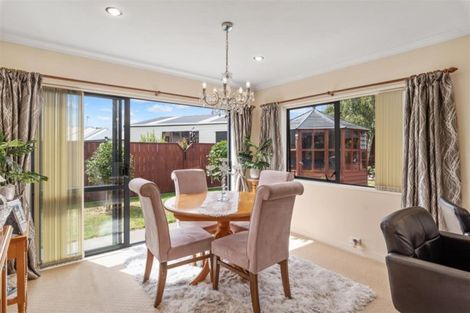 Photo of property in 6 Barry Curtis Place, Levin, 5510