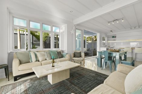 Photo of property in 5 Turnbull Road, Narrow Neck, Auckland, 0624