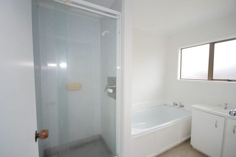 Photo of property in 2/35 Fairlands Avenue, Waterview, Auckland, 1026