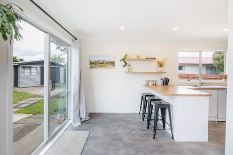 Photo of property in 9 Lyndale Place, Kelvin Grove, Palmerston North, 4414