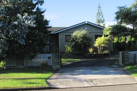 Photo of property in 39 Rangihiroa Street, Waikanae Beach, Waikanae, 5036