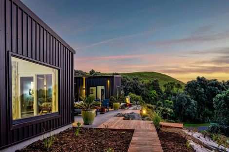 Photo of property in Tapuae, 21 Washer Road, Omata, New Plymouth, 4374