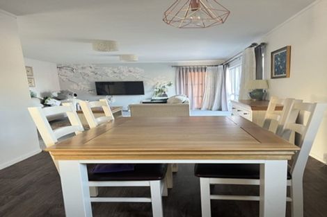 Photo of property in 1/110 Saddleback Rise, Murrays Bay, Auckland, 0630