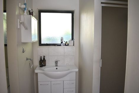 Photo of property in 3/296 Sunset Road, Windsor Park, Auckland, 0632