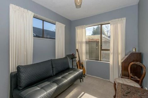 Photo of property in 2/92 North Avon Road, Richmond, Christchurch, 8013