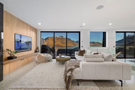 Photo of property in 10 Limerick Lane, Queenstown, 9300